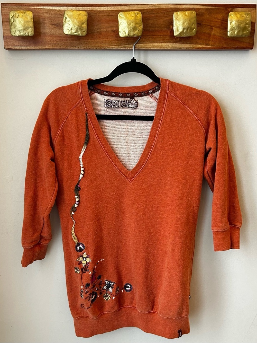 🟢 5 for $25 🟢 TNA Aritzia Coral Rust V Neck COTTON Sweater Embroidered Boho